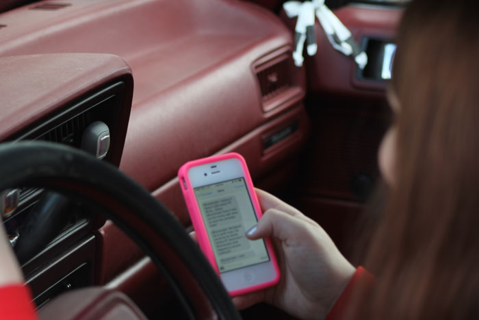 New Law Forces Illinois Drivers To Put Down Phones
