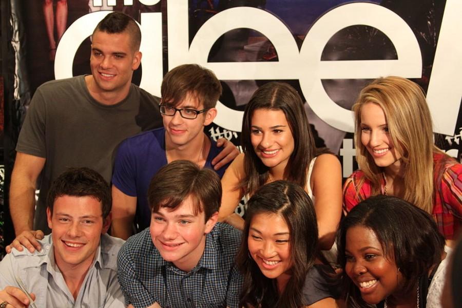 By Keith McDuffee from Northborough, MA, USA (Glee cast) [CC-BY-2.0 (http://creativecommons.org/licenses/by/2.0)], via Wikimedia Commons