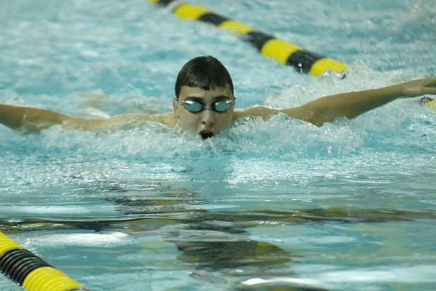 Senior+swimmer%2C+Joe+Cangialosi%2C+swimming+Butterfly+at+a+home+meet.