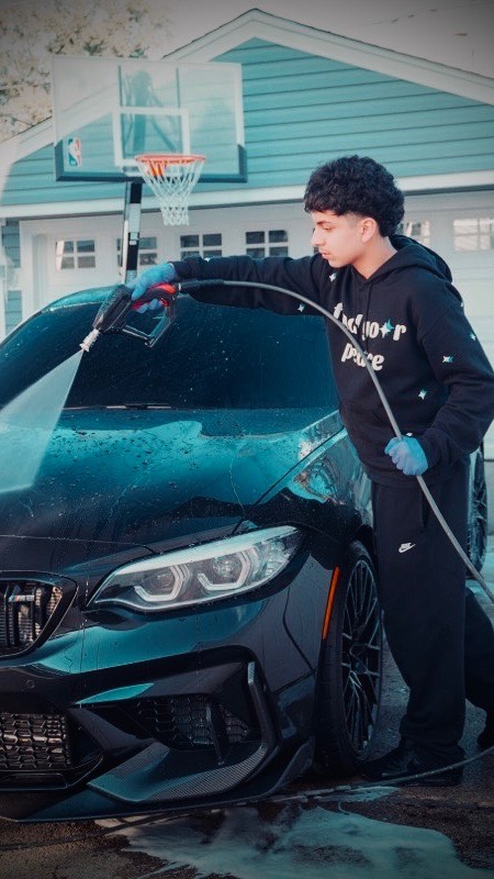 Cristian Estrada, detailing car.